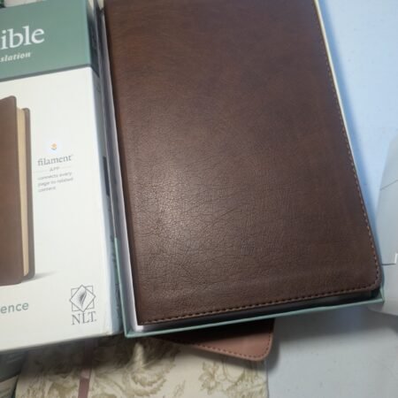 Holy Bible: New Living Translation  Tyndale House Publishers Staff, Filament App